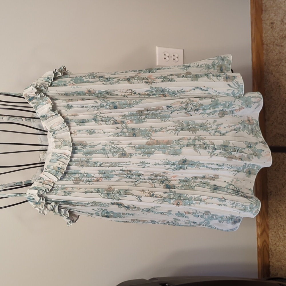 Lauren Conrad pleated top😍